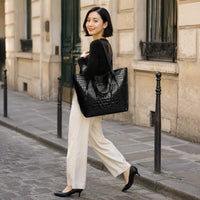 Sac à main Noir — Arielle, porté lifestyle à Paris