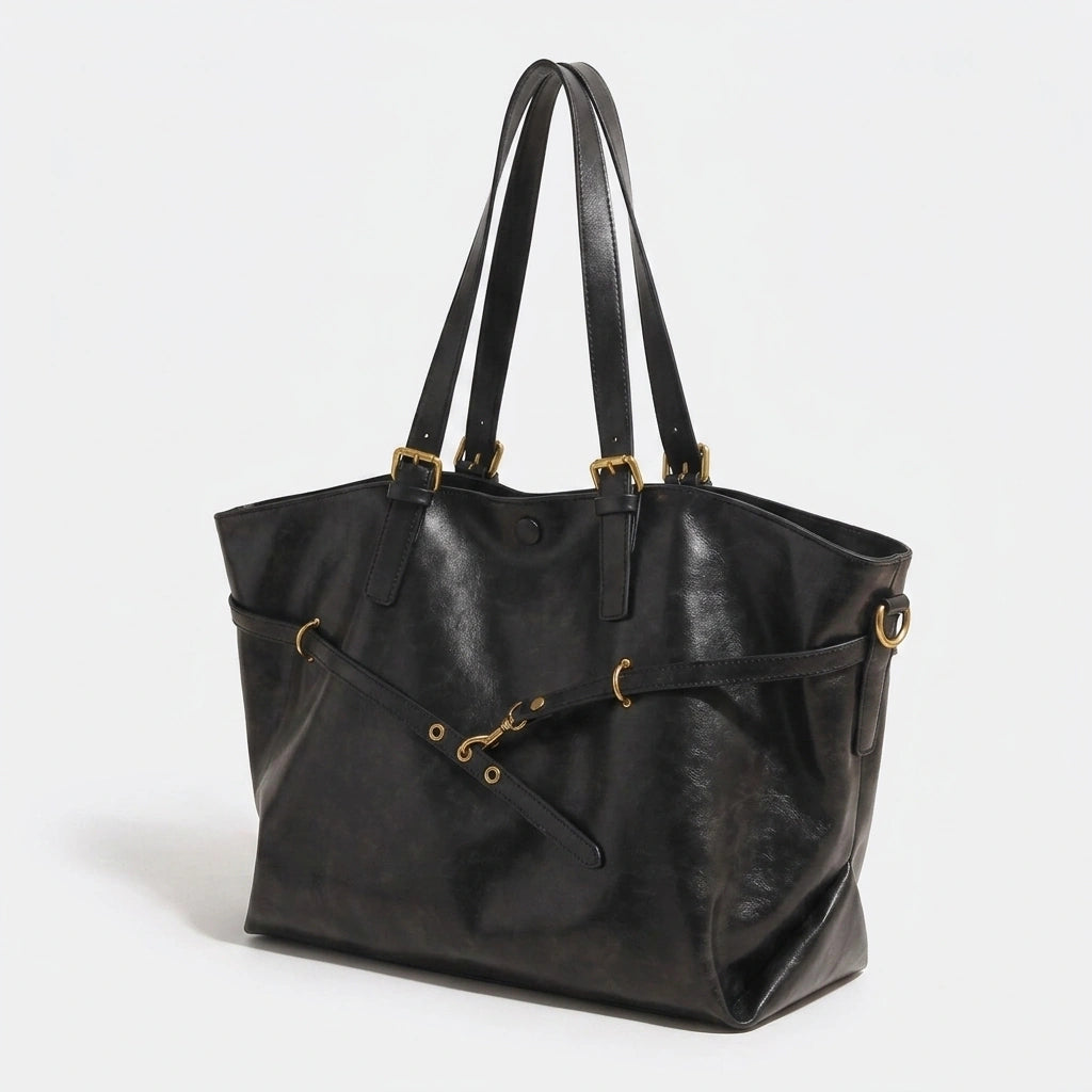 Tote Bag Retro PU Leather Shoulder noir, vue trois quarts sur fond gris clair